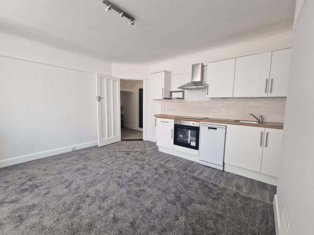 Apartment in Portsmouth - View 3