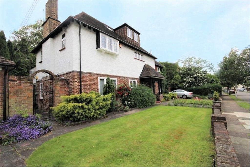 Main image of property: CEDARS CLOSE, HENDON, NW4 1TR