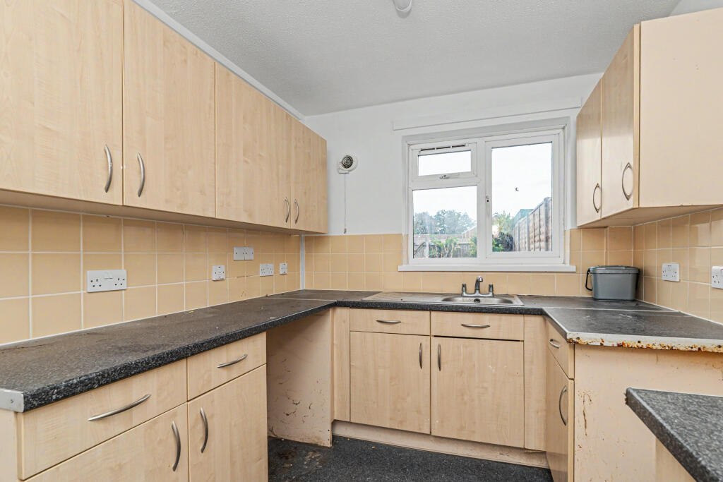 House in Bracknell, Hanworth - View 5