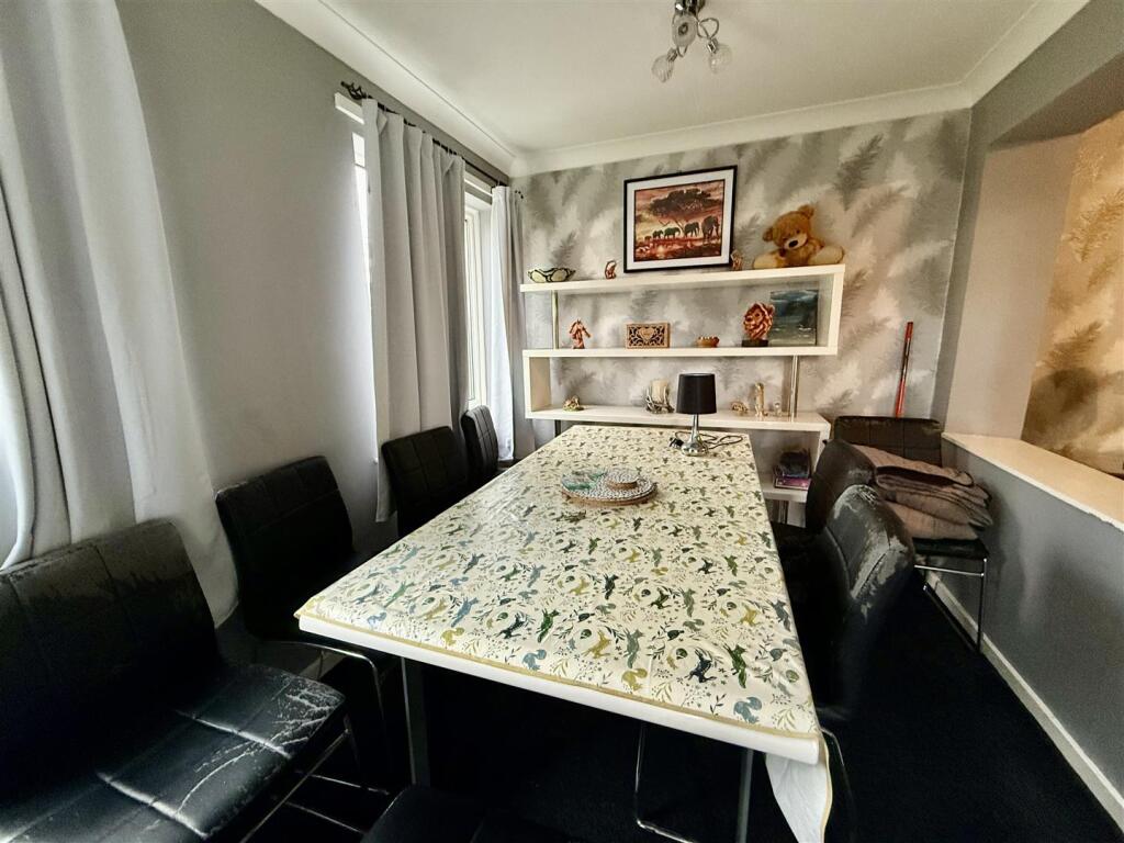 5, Ivywood Court photo 4