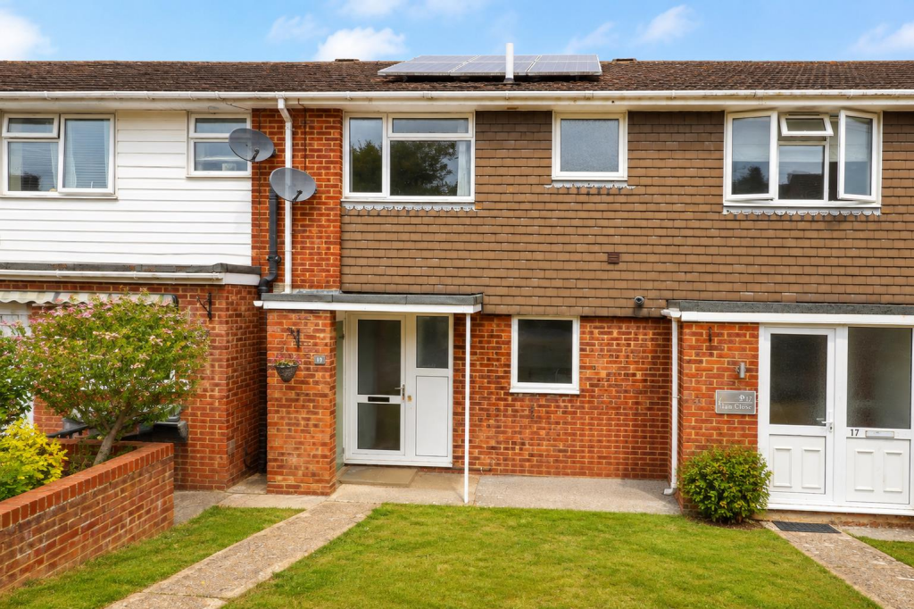 Main image of property: Ian Close, Bexhill On Sea