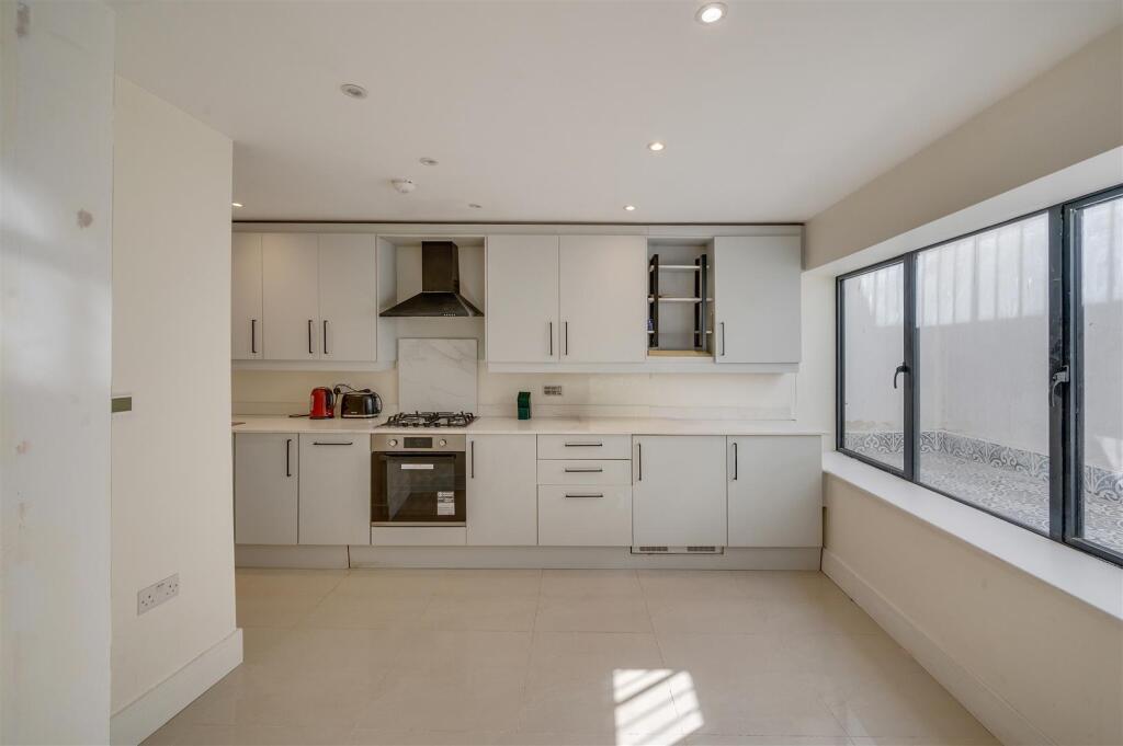 House in London - View 4