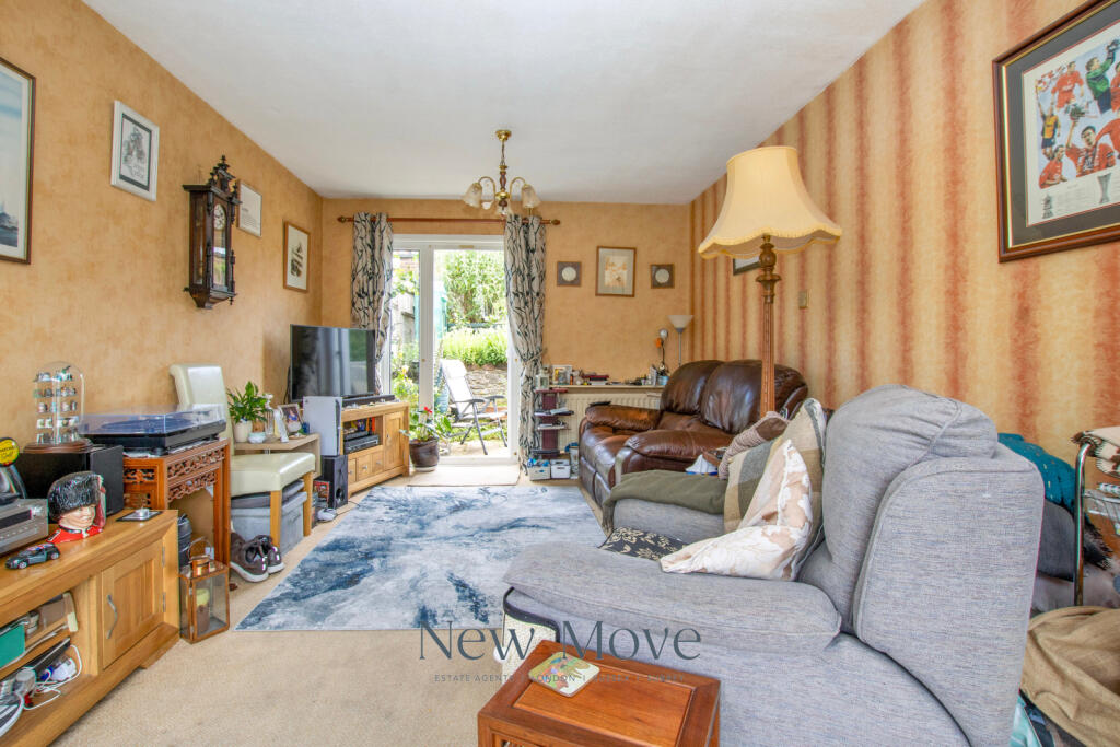 House in Crawley, Southgate - View 4