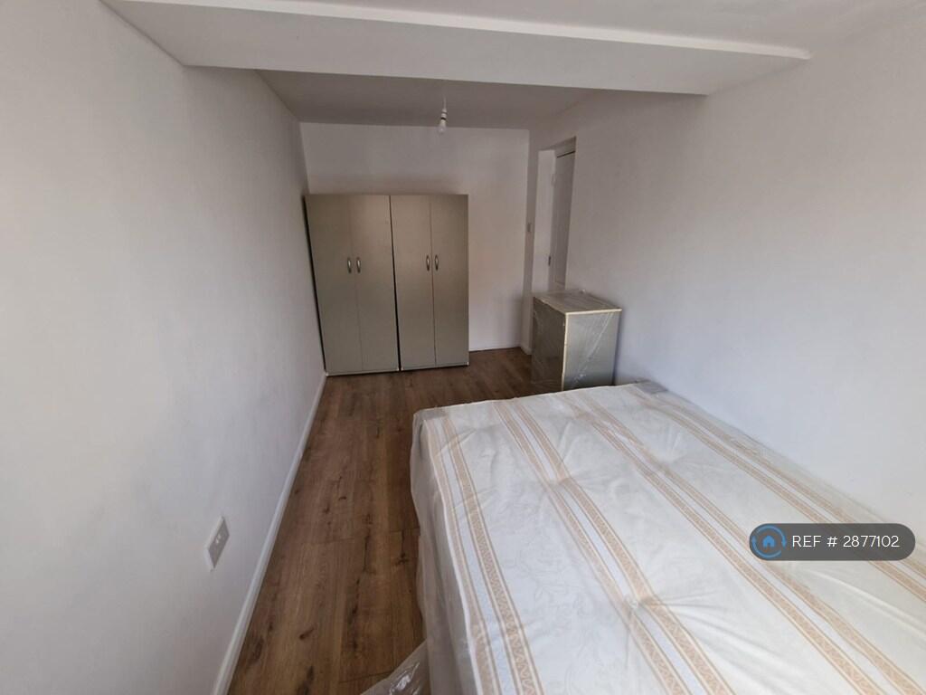 5 bedroom terraced house for rent