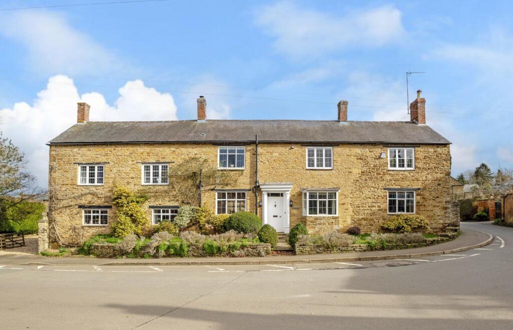 5-bed detached on Banbury Lane , Kings Sutton, Northamptonshire, OX17, £1,250,000