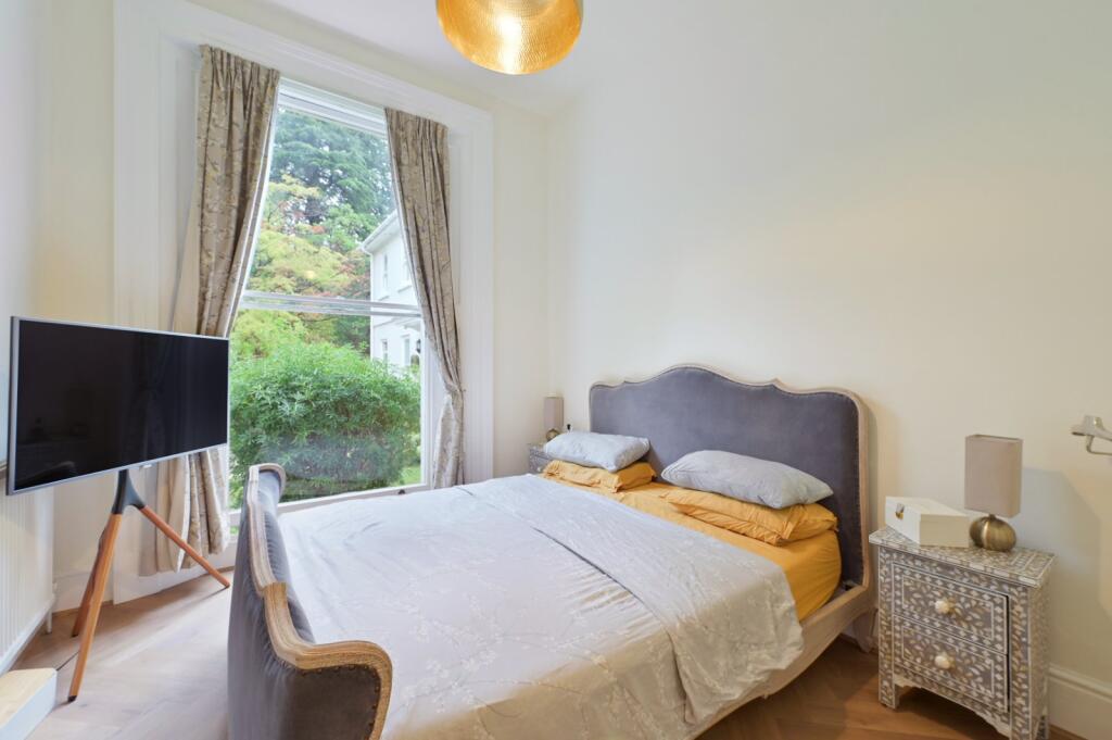 Apartment in Slough - More