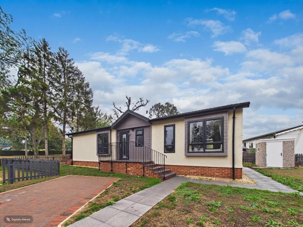2-bed caravan on Shepherds Grove Park, Stanton, £270,000