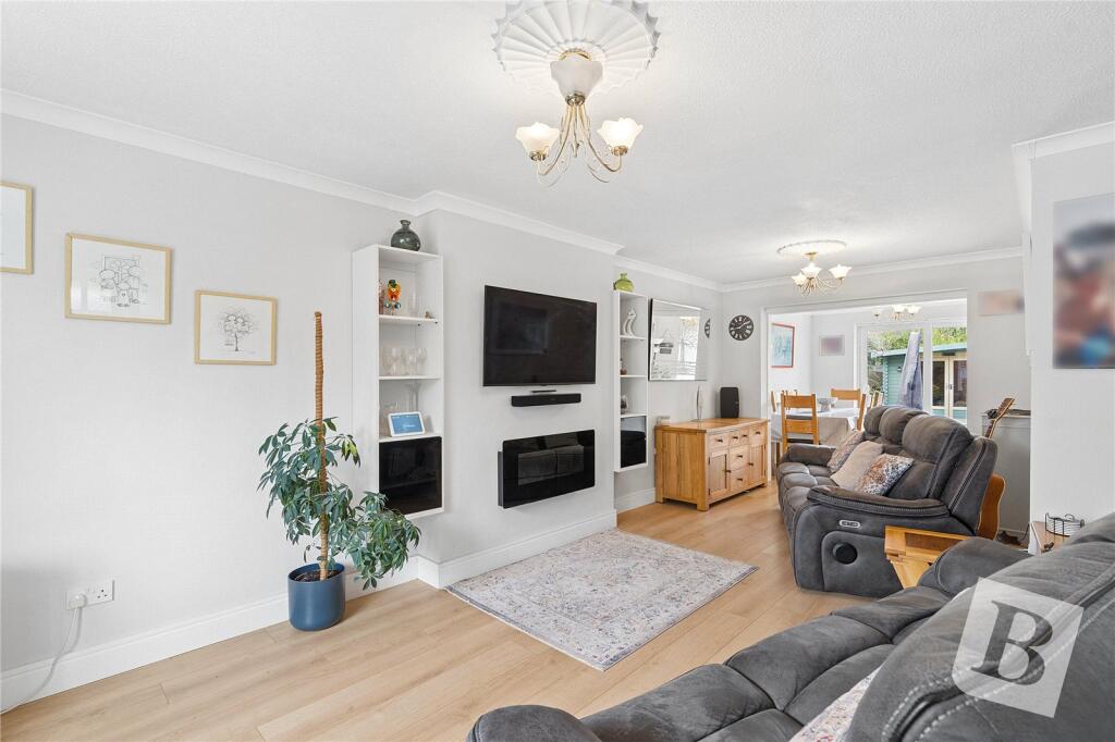 Main image of property: Fontwell Park Gardens, Hornchurch, RM12