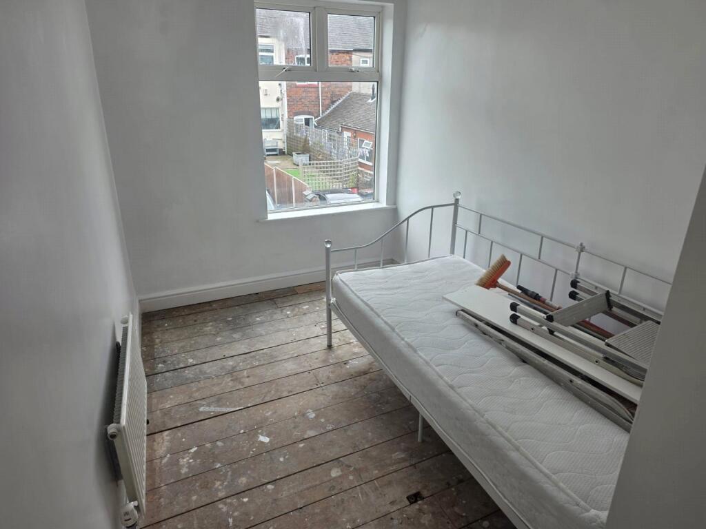 House in Stoke-on-Trent - More