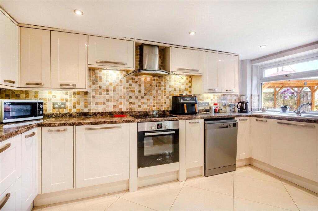 Hillside Road, Ketley Bank, TF2 photo 3