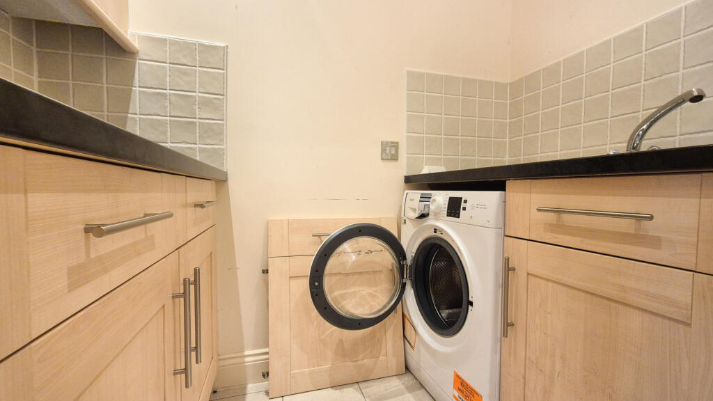 Apartment in Douglas, Middle - More