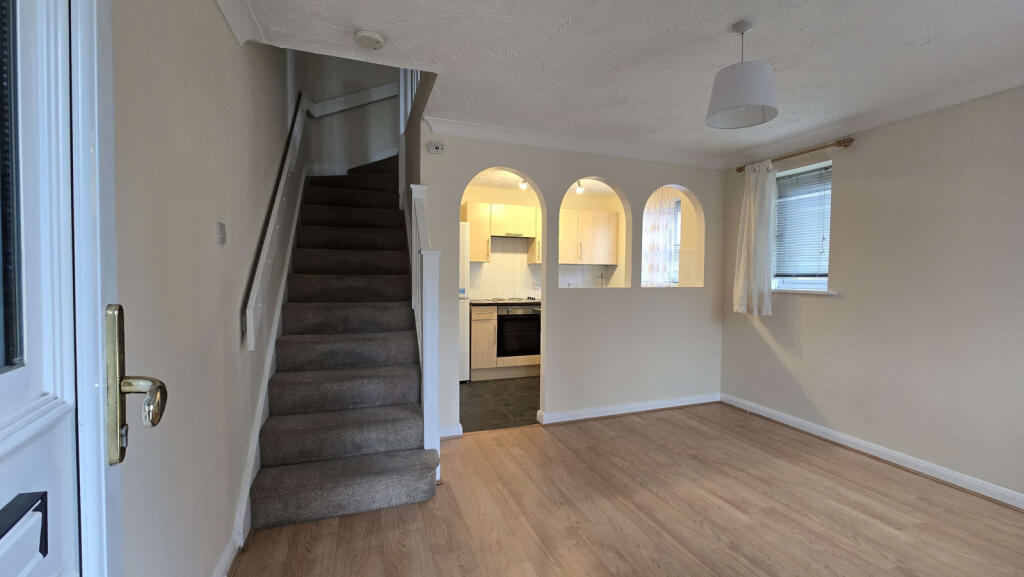CLOSE TO AIRPORT - Bowbrookvale, Wigmore, LU2 8SY photo 3