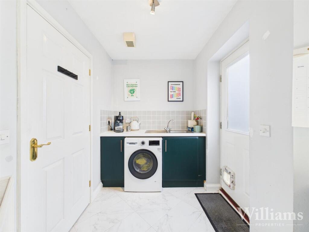 Almond Tree Drive, Weston Turville, HP22 - More
