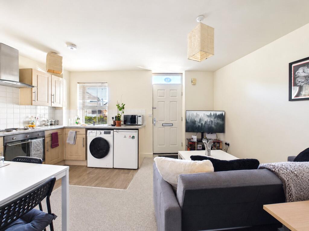 Apartment in Blunsdon St Andrew, Redhouse, St. Andrews - View 5
