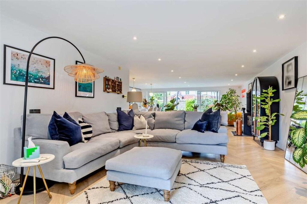 Chestnut Close, Wilmslow, SK9 photo 4