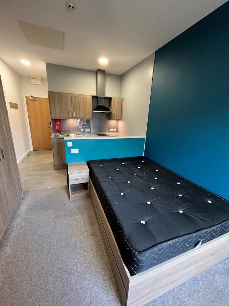 1-bed flat on Allen Street, Sheffield, S3, £40,000