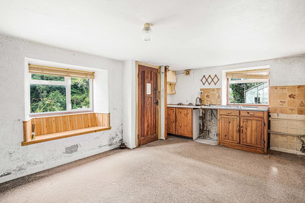 House in Gloucester - View 3