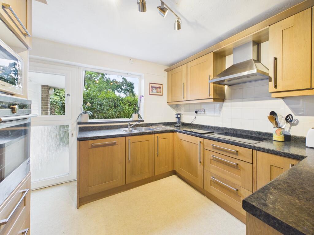House in Slough - View 5