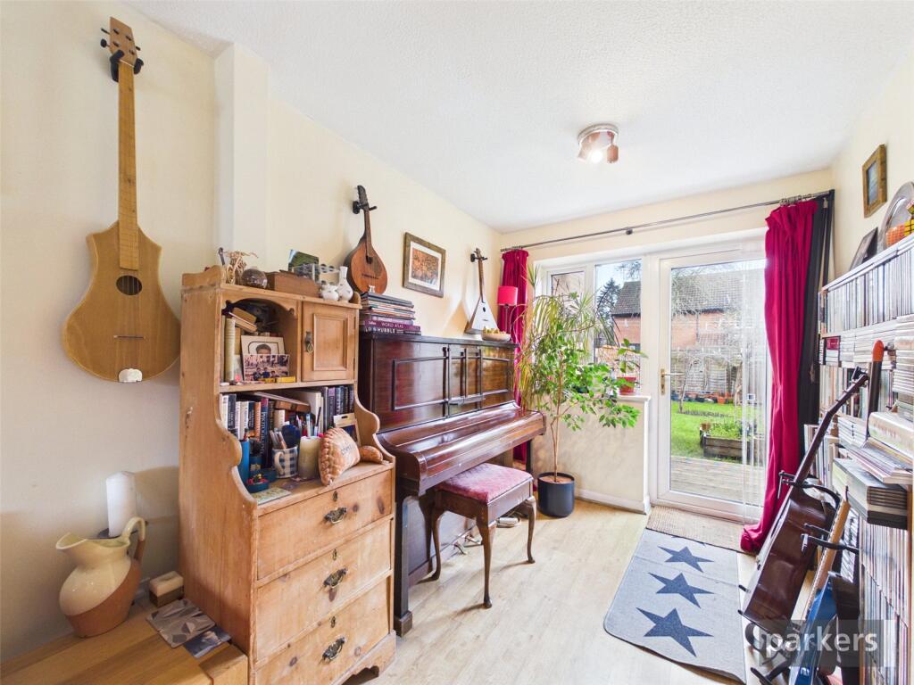 St. James Road, Finchampstead, Wokingham, Berkshire, RG40 photo 3