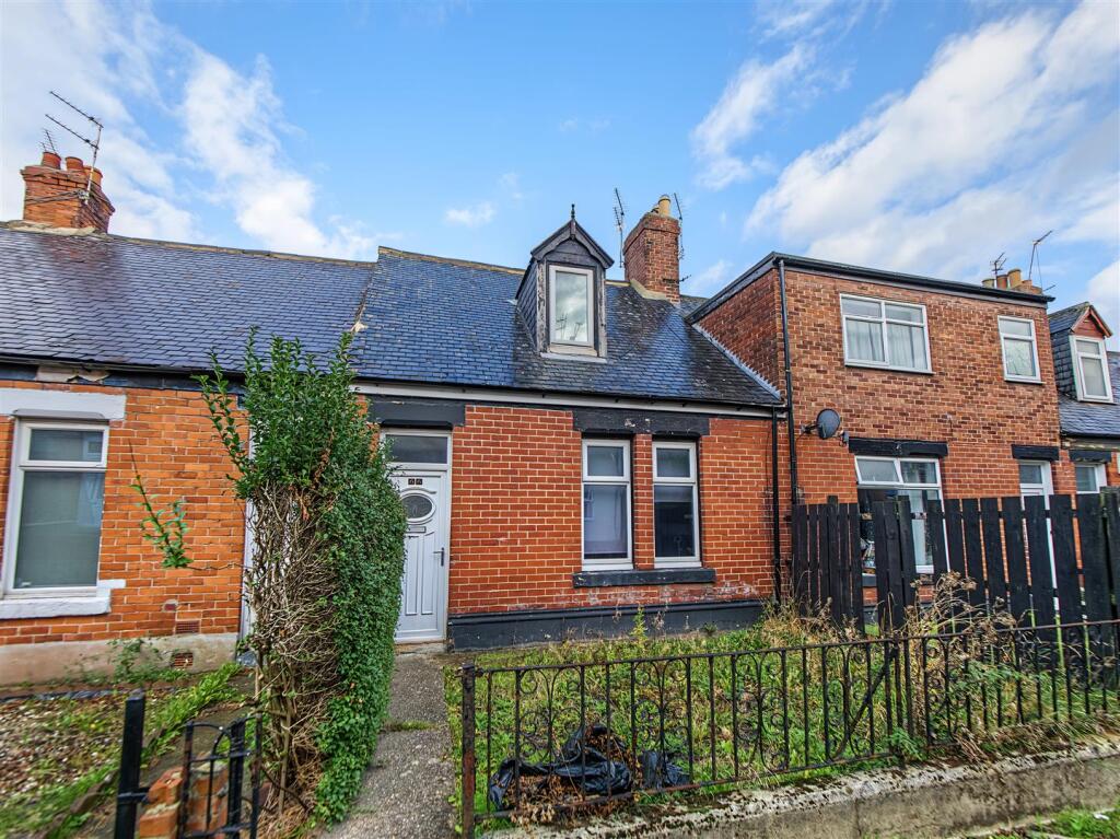 2-bed house on Somerset Cottages, Silksworth, Sunderland, £77,500