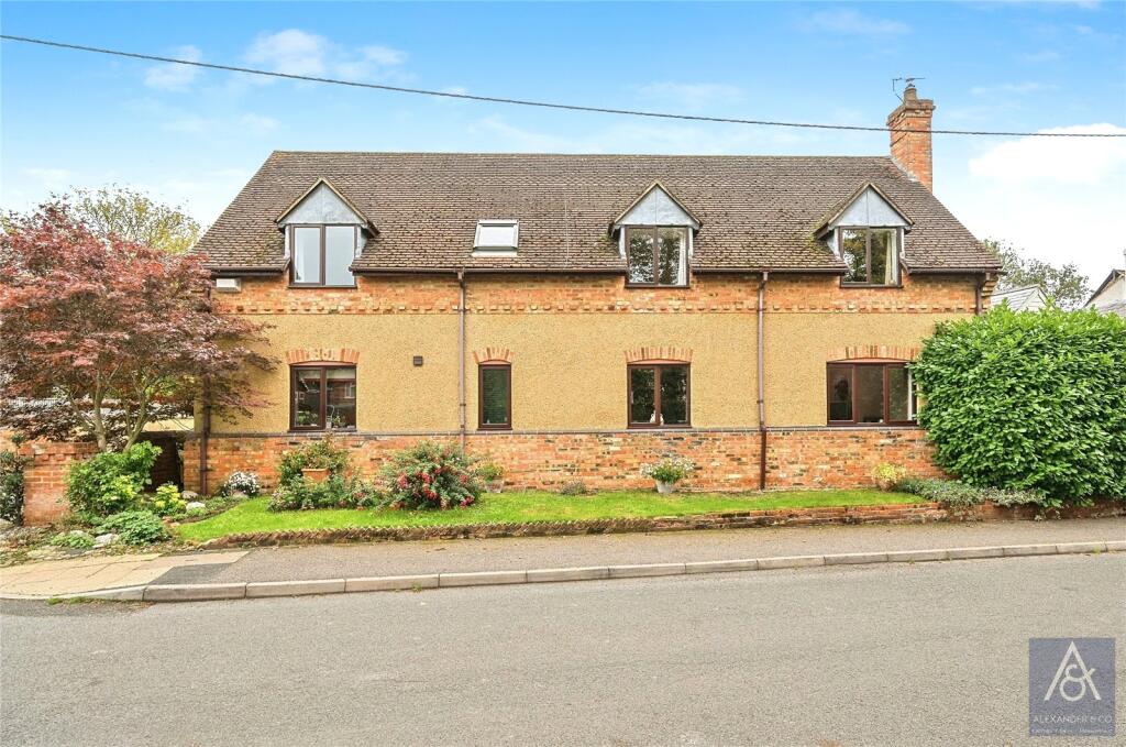 4-bed detached on Sportsman Close, Steeple Claydon, Buckingham, £625,000