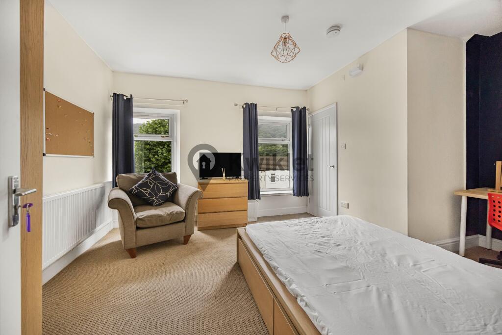House in Pontypridd, Y Graig - More