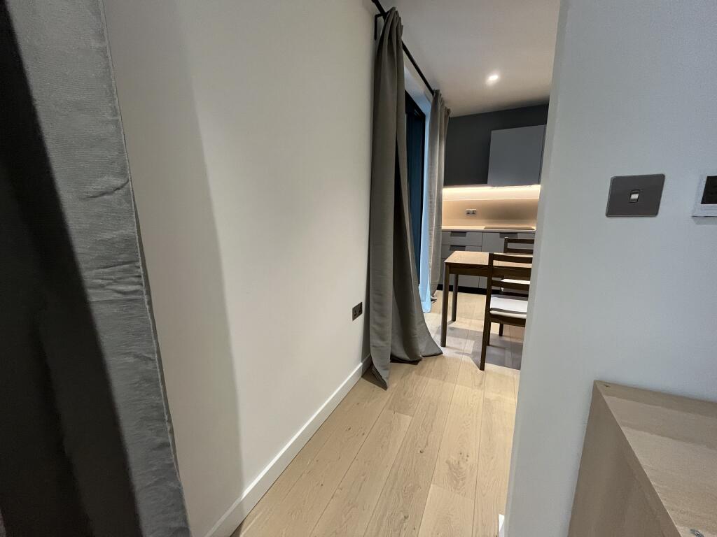 Apartment in London, Royal Borough of Greenwich - More