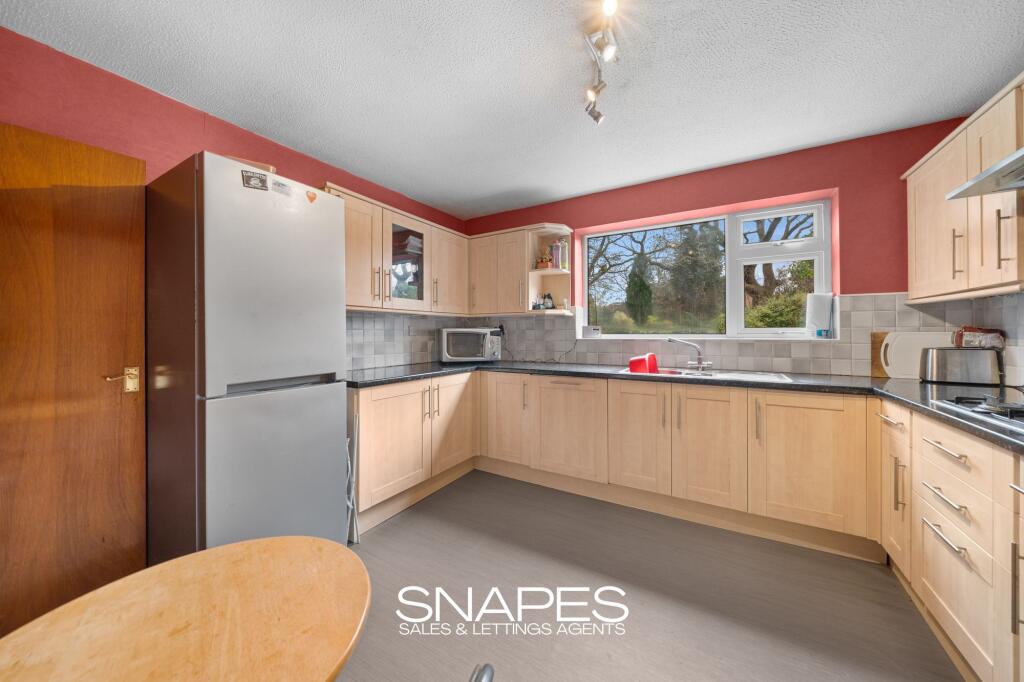 Midhurst Close, Cheadle Hulme, SK8 photo 3