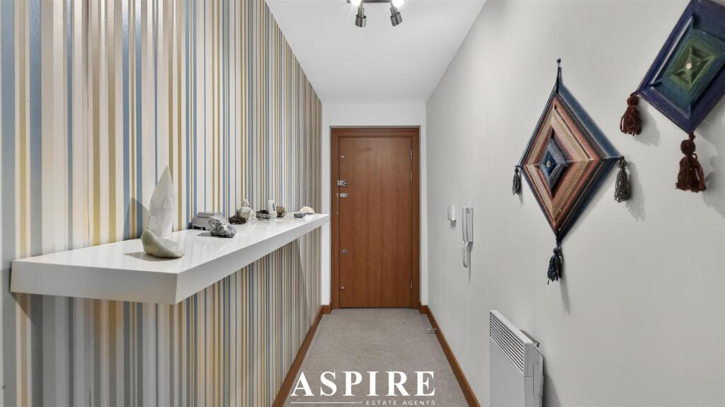 Apartment in Southend-on-Sea - View 3