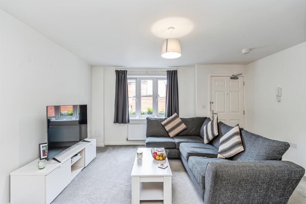 Apartment in Southampton - View 4