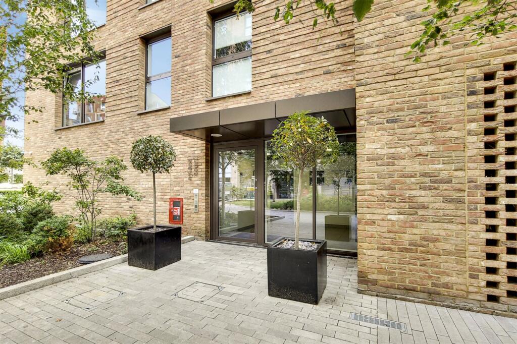 Apartment in London - More