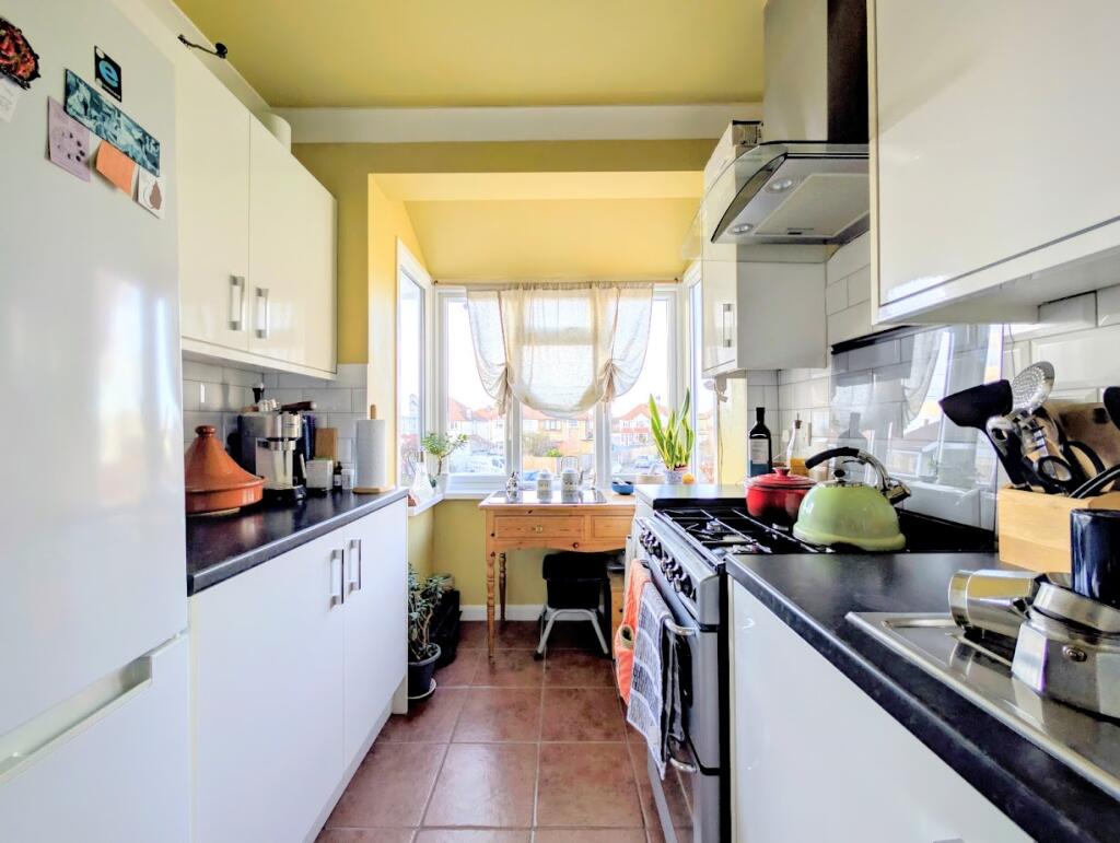 Apartment in Worthing, West Sussex - More