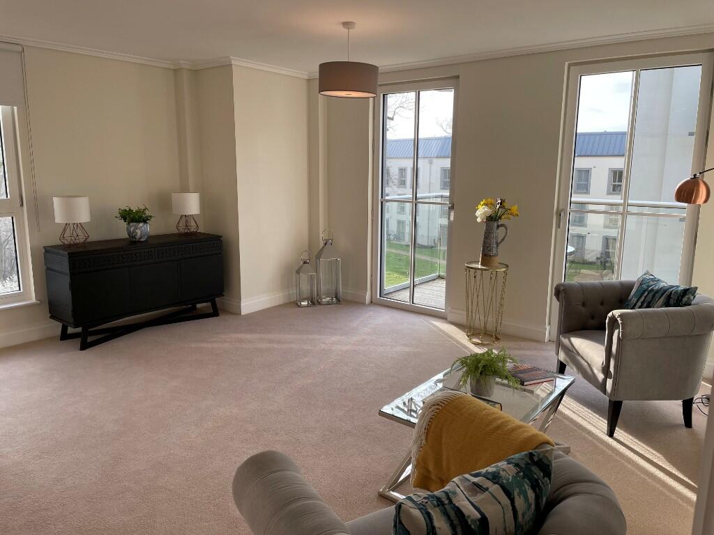 27 Pembroke Court,Marshall Walk, TW20 0LL photo 3
