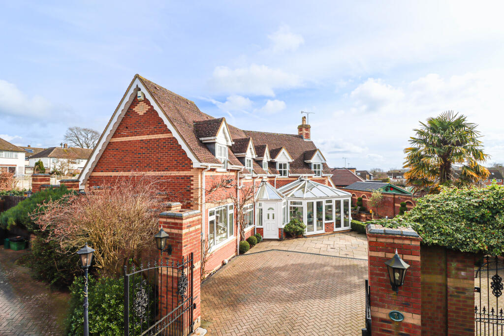 Main image of property: Gordons Walk, Harpenden, AL5
