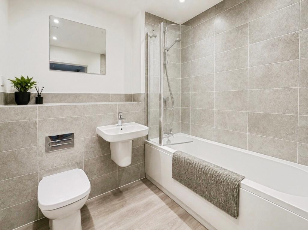Apartment in Guildford - More