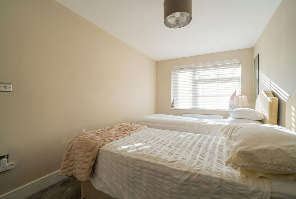 Apartment in Solihull, Shirley - More