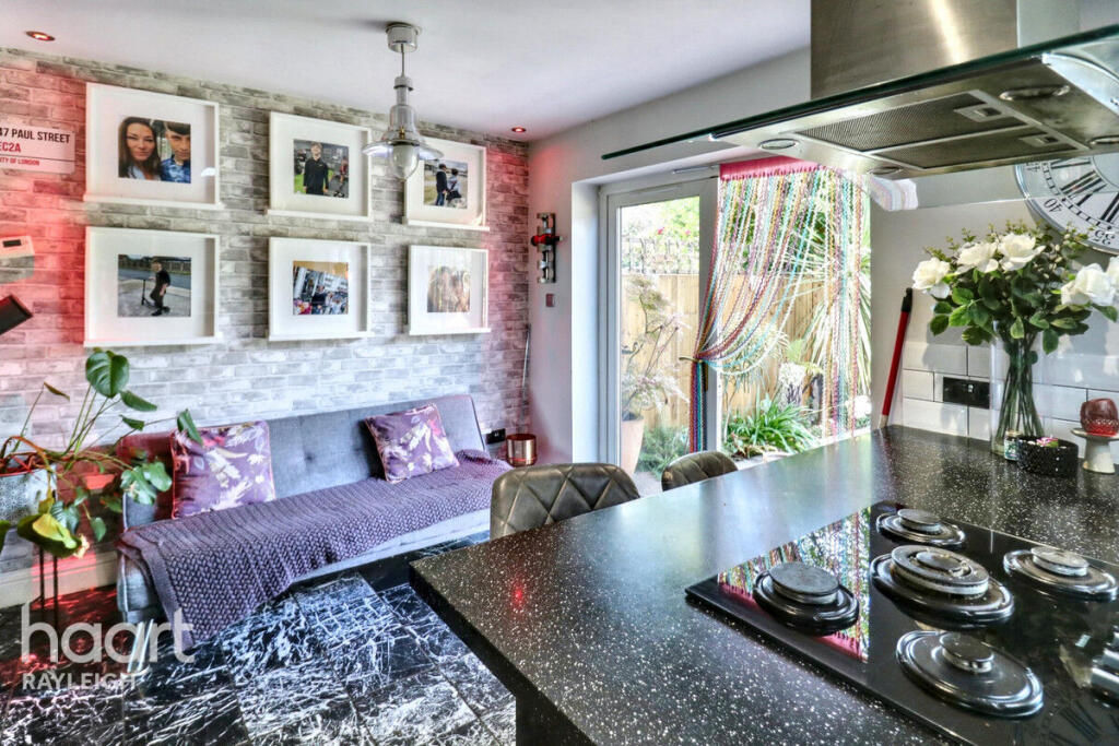 House in Rochford, Rayleigh - View 4