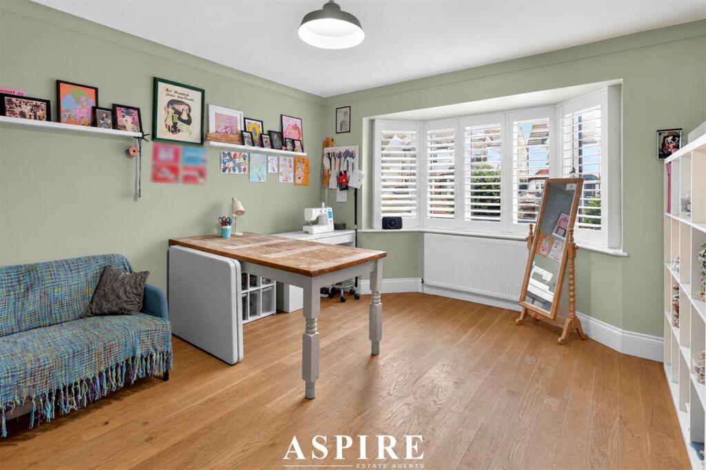 House in Southend-on-Sea - View 4