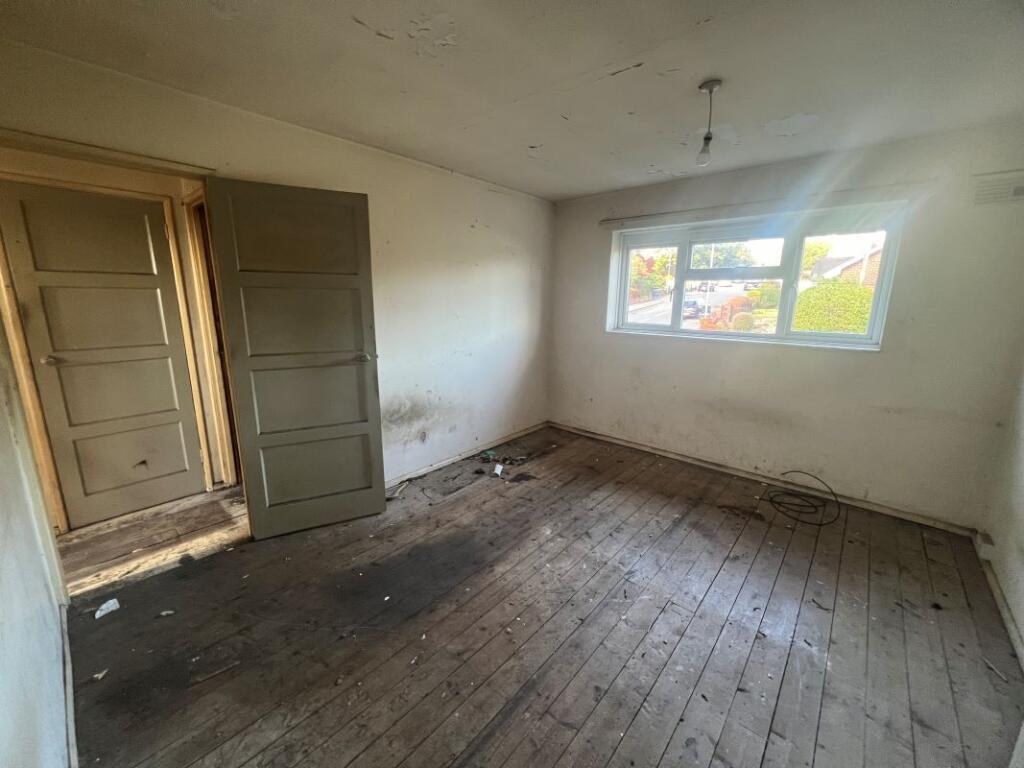 House in Stoke-on-Trent - More