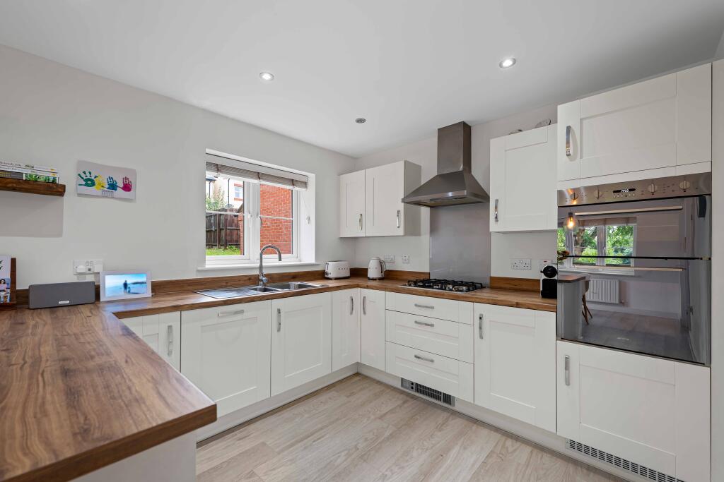 House in Derbyshire Dales, Matlock Town - View 3