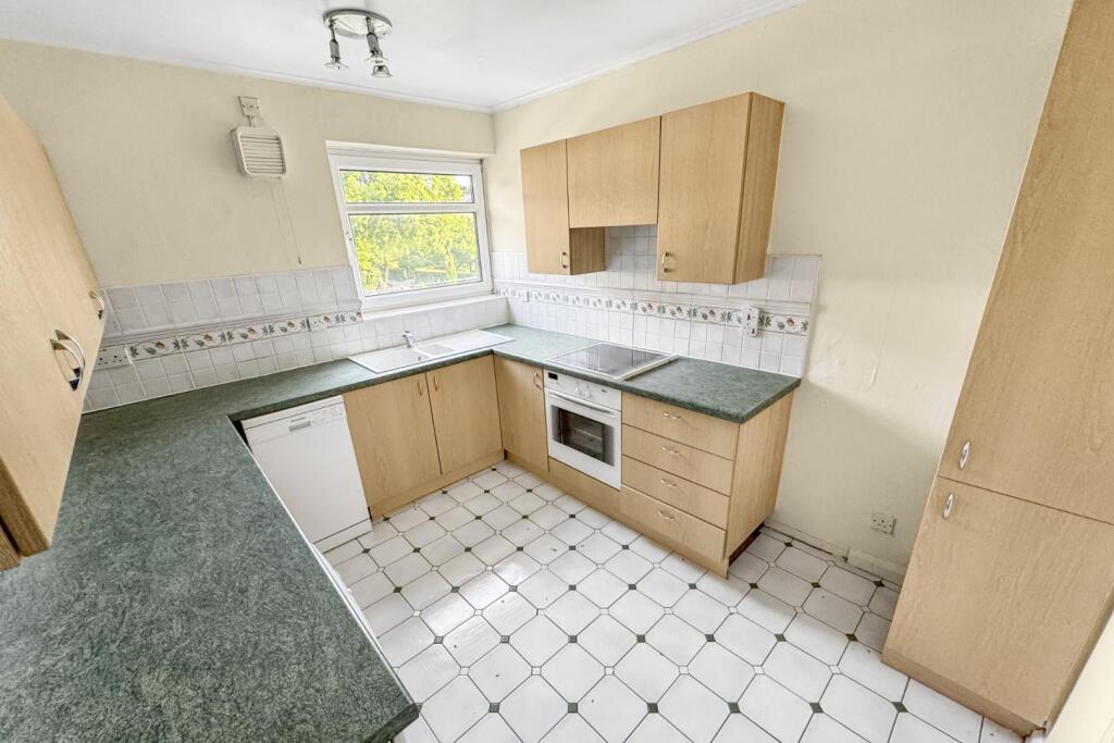 Apartment in Leeds, Park Villas, Roundhay - View 3