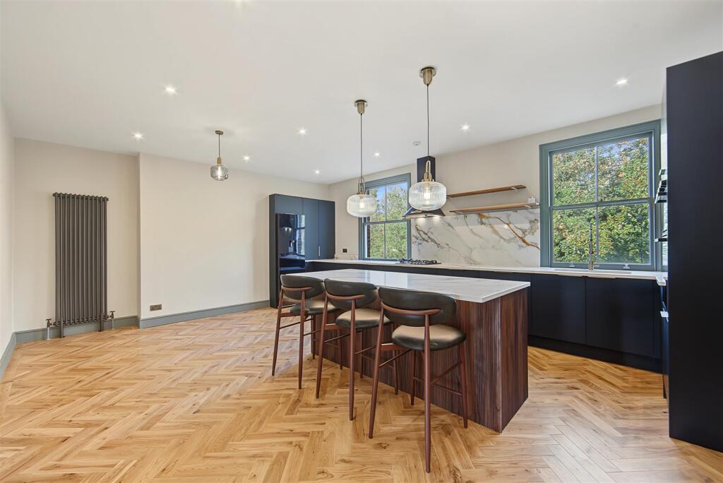 Apartment in London, Swiss Cottage, South Hampstead - View 2