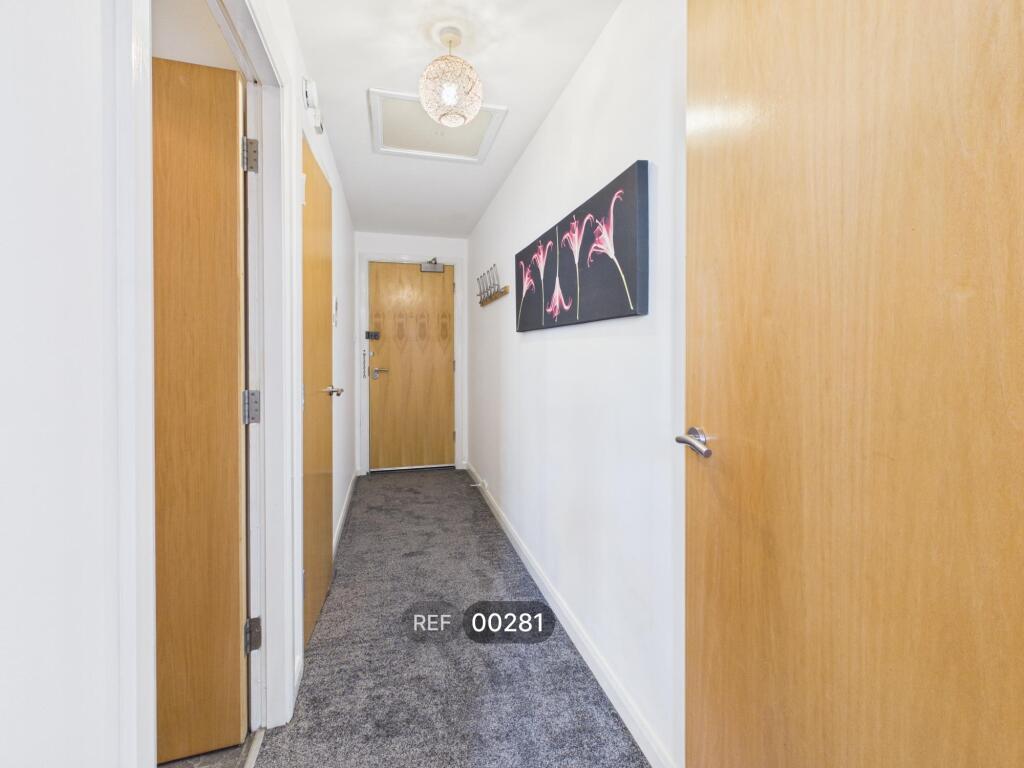 Apartment in Hull - View 5