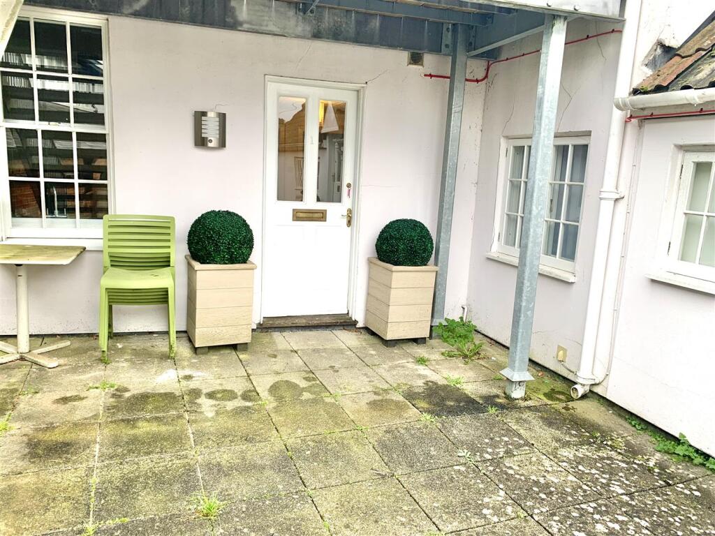 Main image of property: Flat 1, 42 Market Place