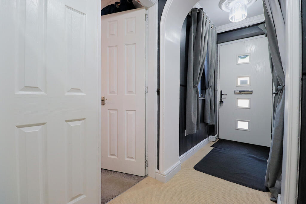 Cross Lane, Royston Barnsley, S71 - View 3