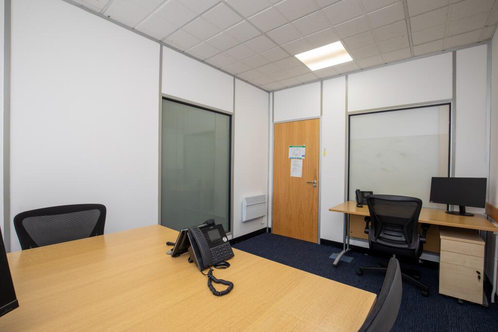 Ground floor office 2-3 people