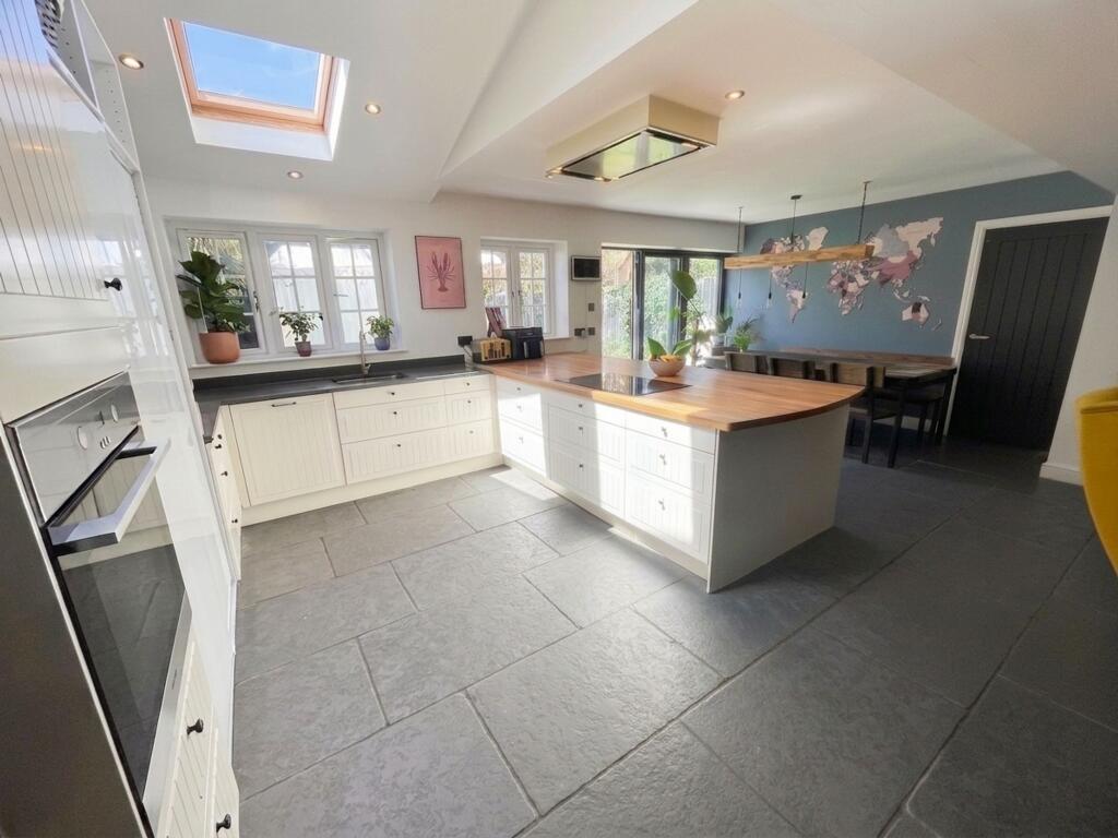 8 Hensol Villas, Hensol, Vale of Glamorgan CF72 8JZ - More