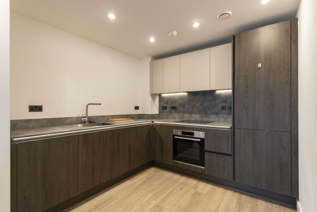 Apartment in Birmingham, West Midlands - View 5