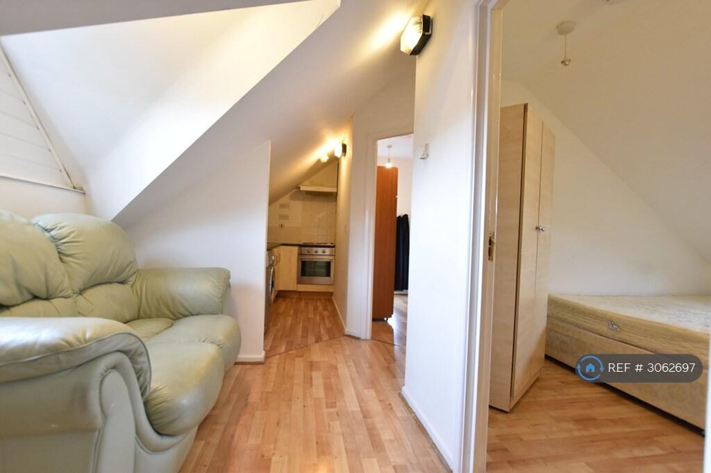 Apartment in Luton - View 4