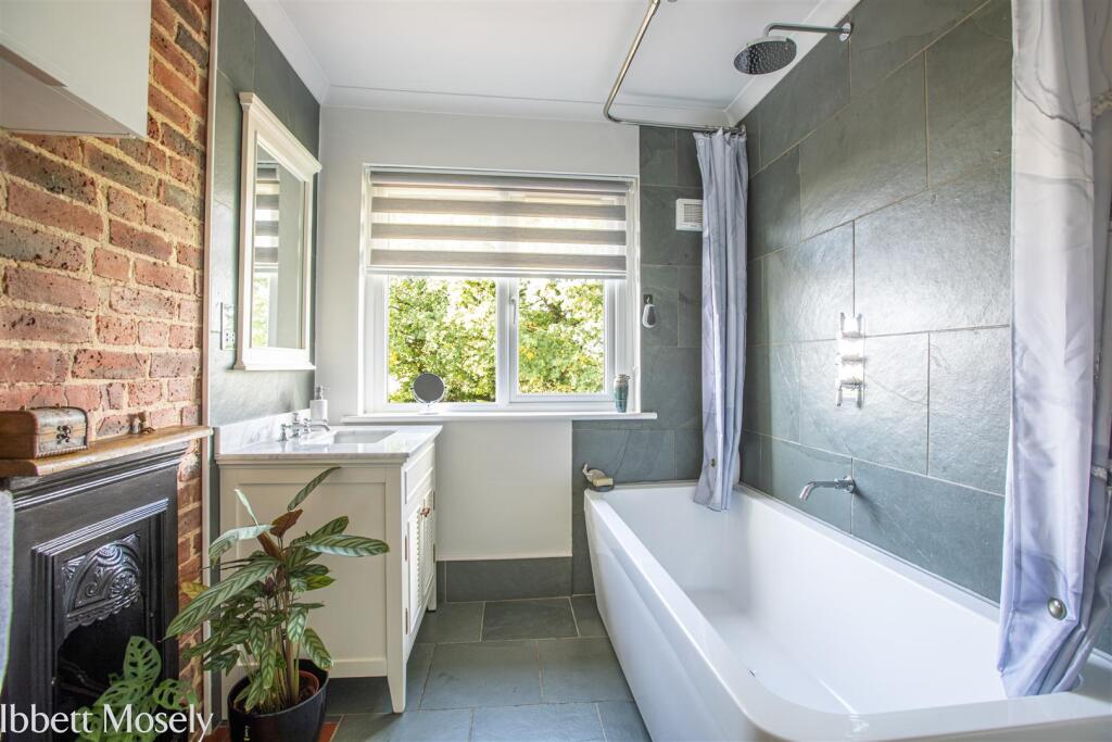 House in Tandridge, Hurst Green, Oxted - View 3